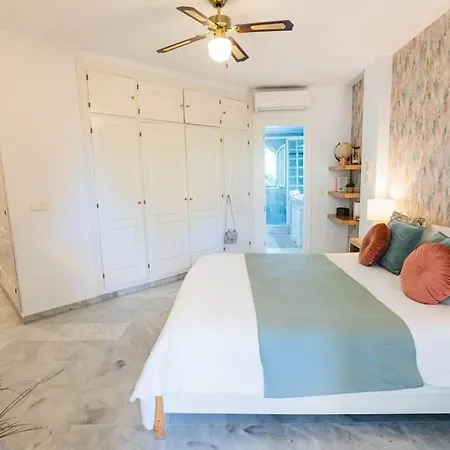 Golden Elviria Apartment