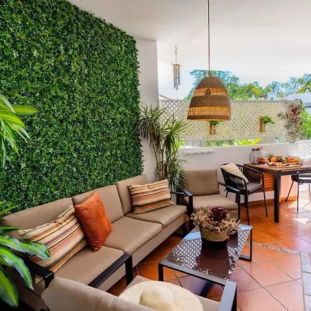 Golden Elviria Apartment