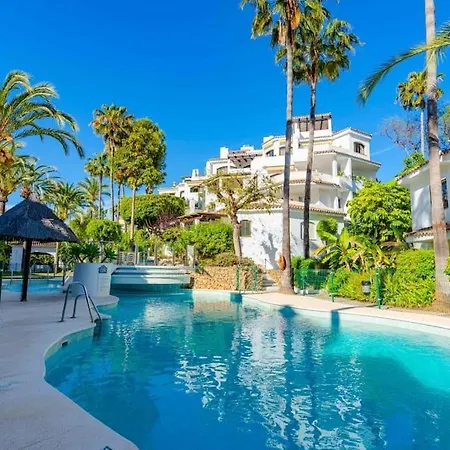Golden Elviria Apartment
