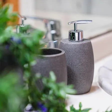 Golden Elviria Μαρμπέλλα