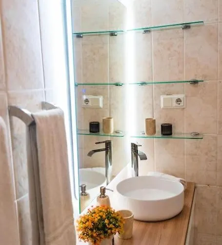 Golden Elviria Διαμέρισμα *