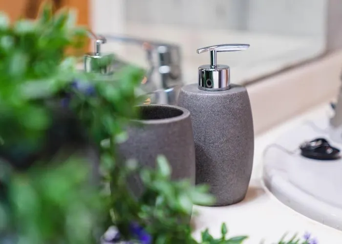 Golden Elviria Μαρμπέλλα