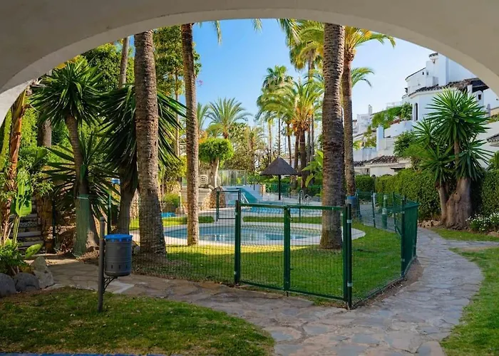 Golden Elviria Μαρμπέλλα