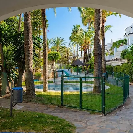 Golden Elviria Μαρμπέλλα